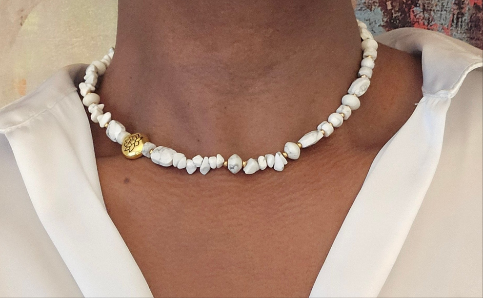 Lotus - Collier de perles en howlite blanche