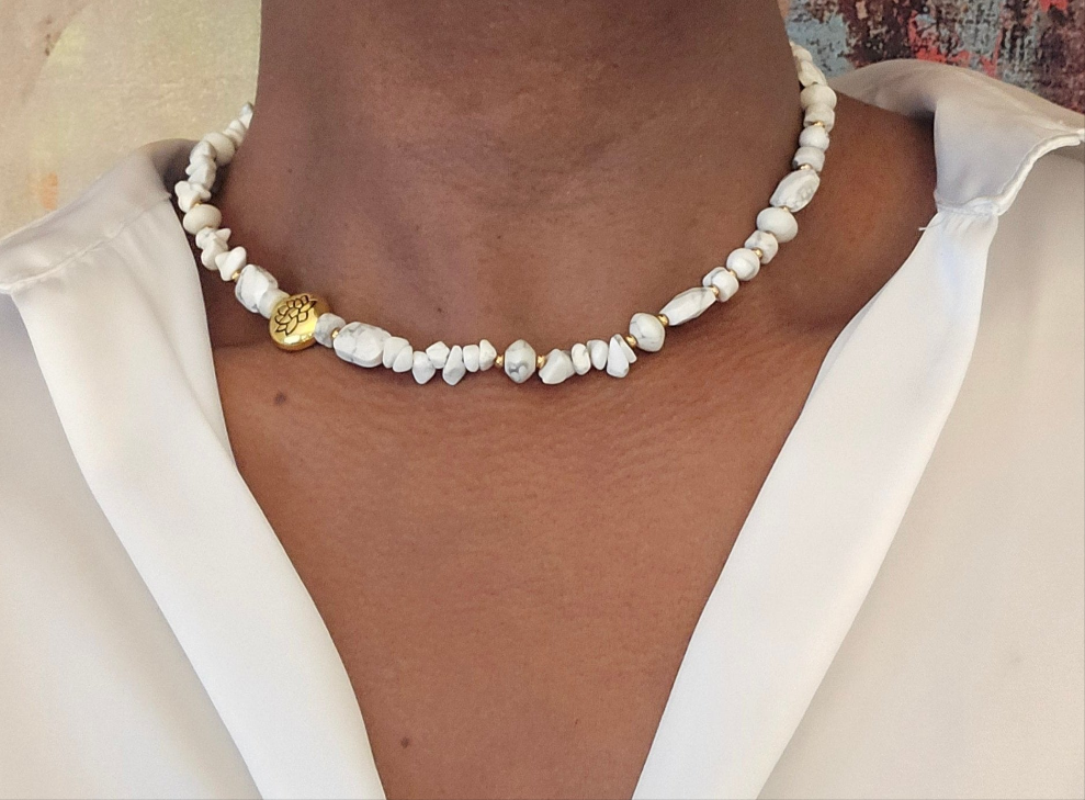 Lotus - Collier de perles en howlite blanche